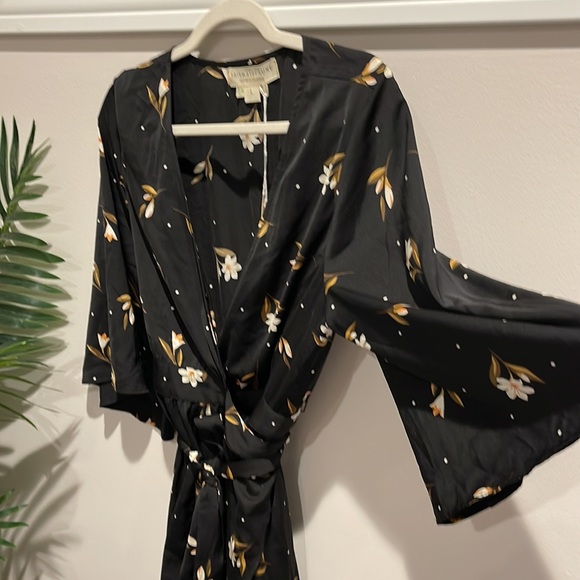 Printed Wrap Dress, High-Low Size L - Picture 2 of 4